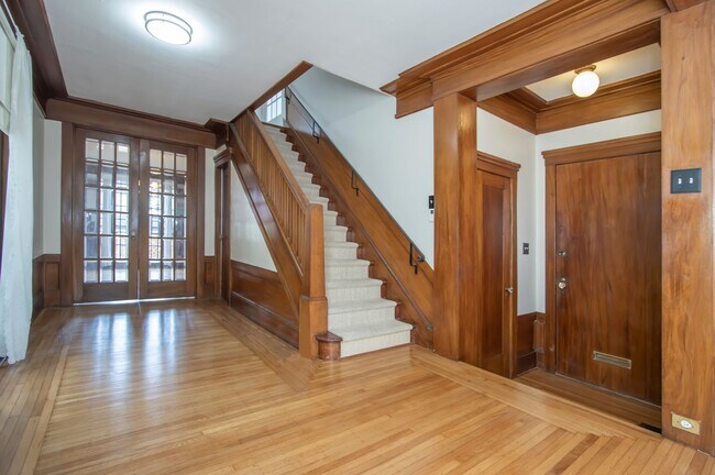 Building Photo - Windsor Terrace 3 Bedroom House