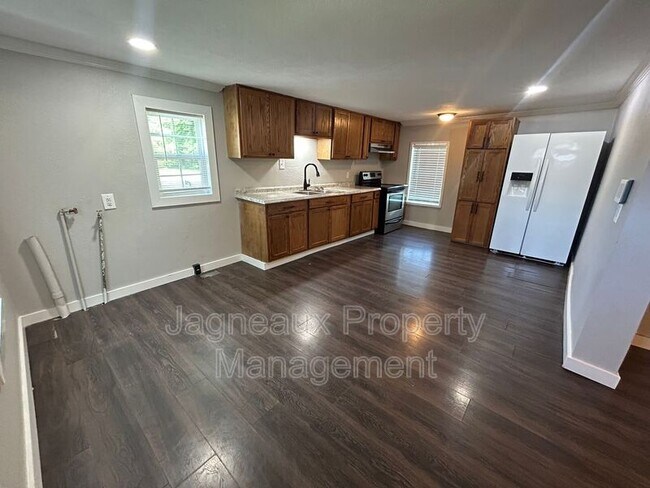 Foto del edificio - 1811 N Cutting Ave
