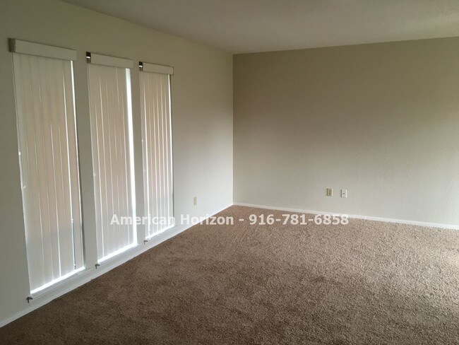 Foto del edificio - 1914 McLaren Dr