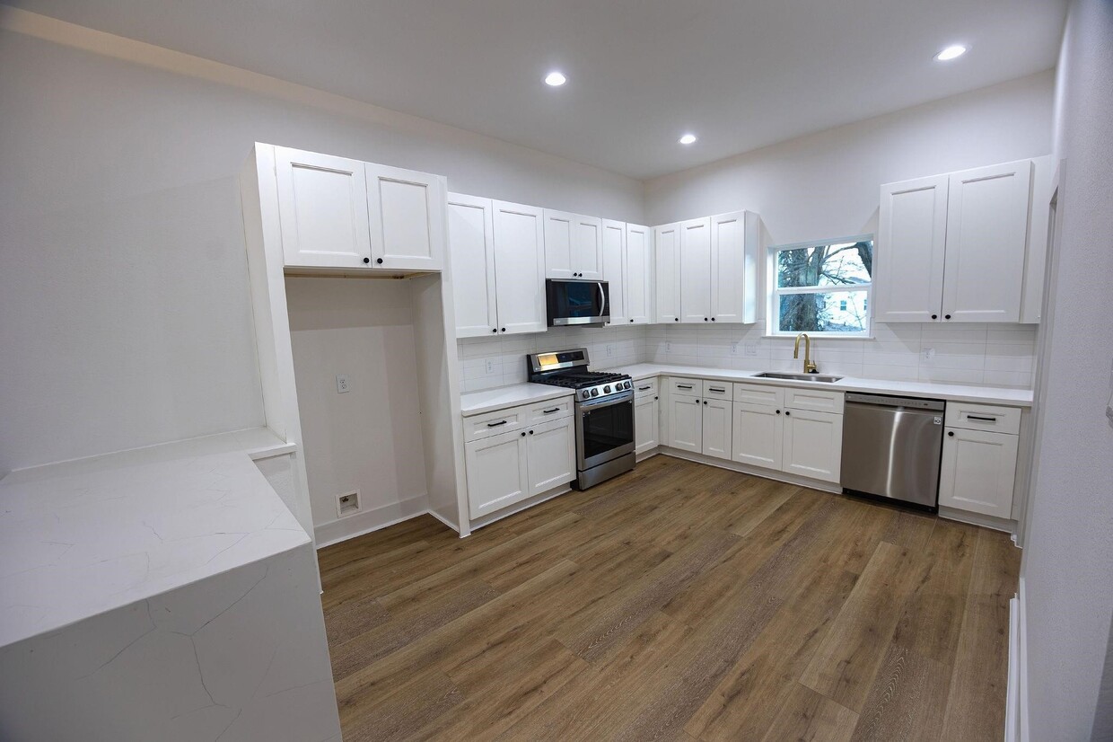 Foto principal - 868 E 35th St