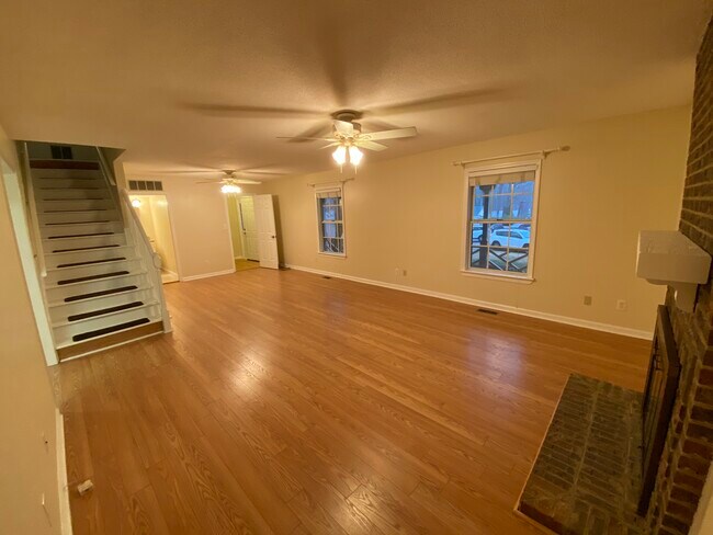Foto del edificio - 104 Beloit Ct