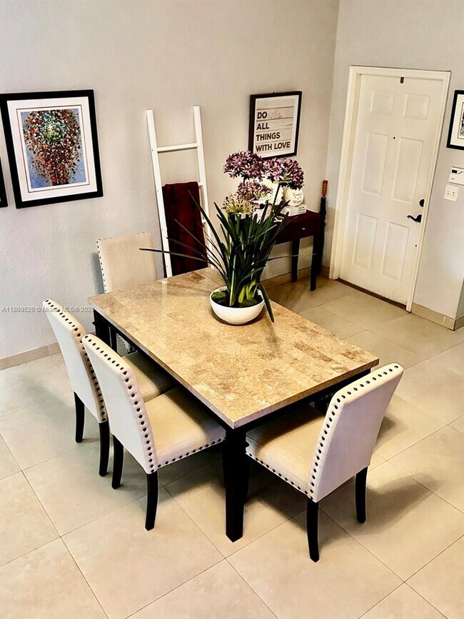 Foto del edificio - 4142 Forest Dr
