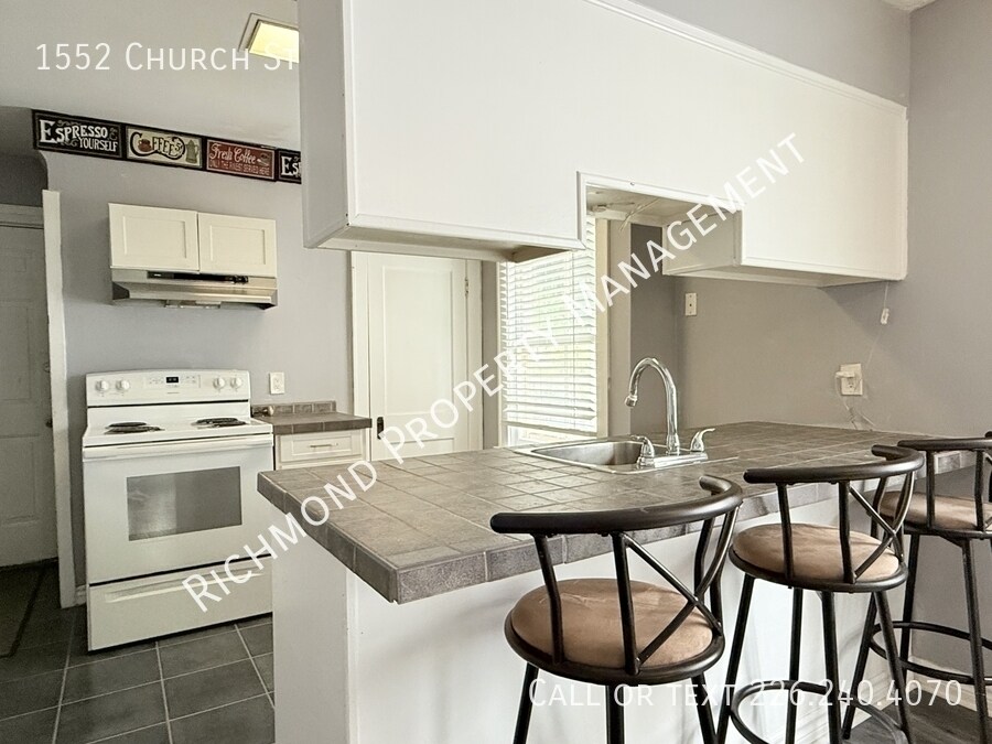 Photo principale - 1552 Church St