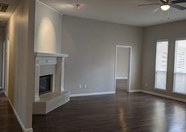 Building Photo - 3117 Cactus Dr