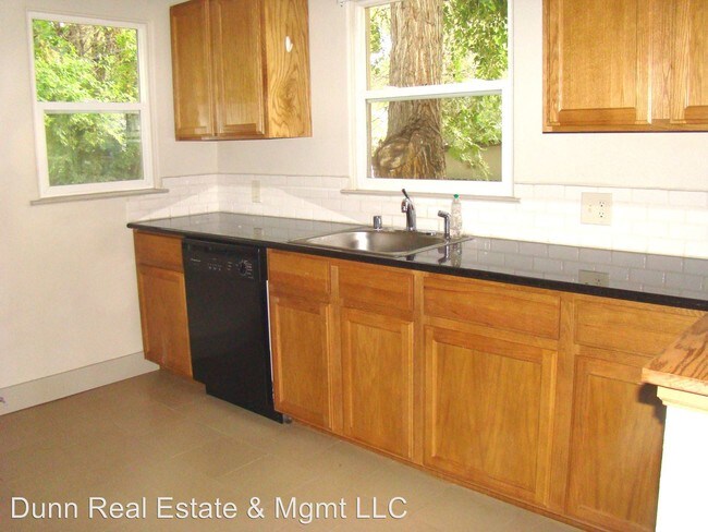 Foto del edificio - 1110 Peterson St