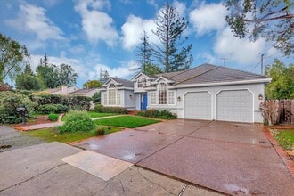 Building Photo - 954 Russell Ave