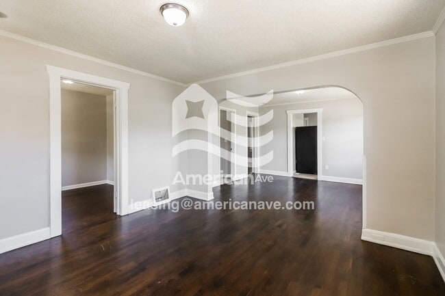 Foto del edificio - 1022 E 83rd Terrace