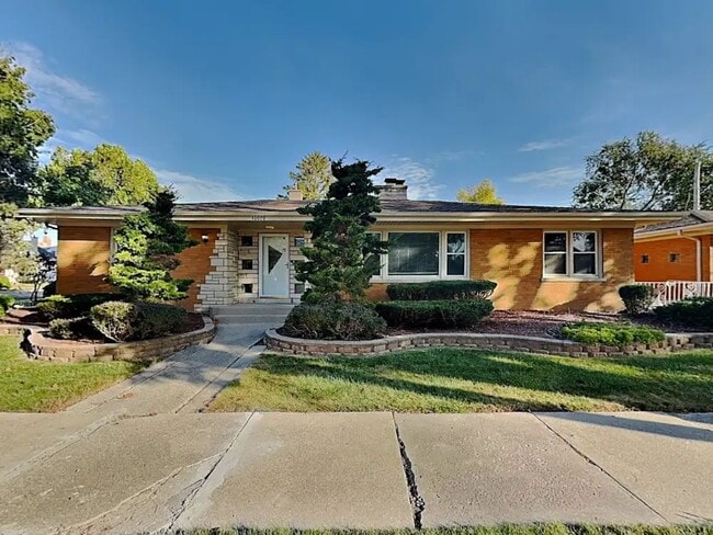 Building Photo - 10125 Kent St