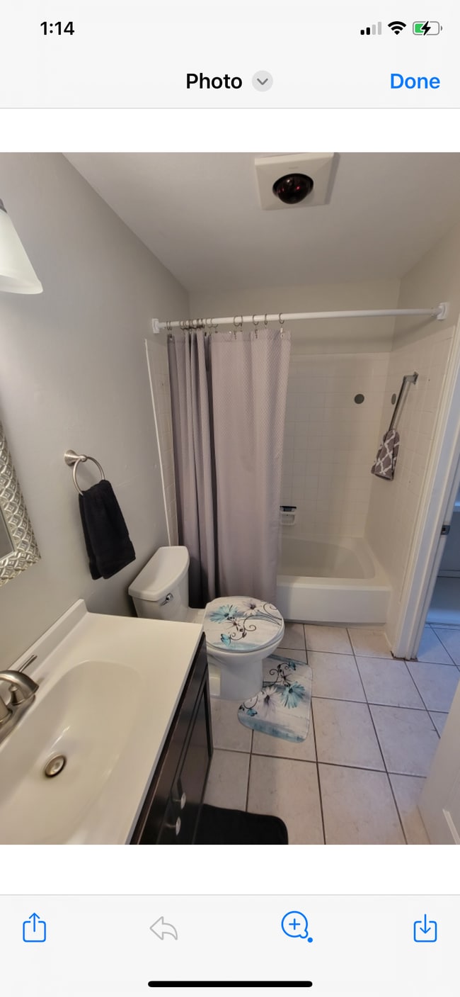 Baño principal fuera del dormitorio principal - 11815 Vance Jackson Rd