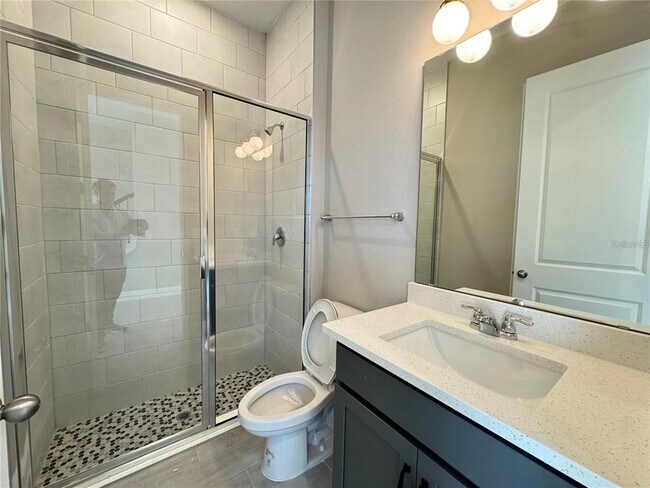 Foto del edificio - 16848 Hamlin Vis Aly