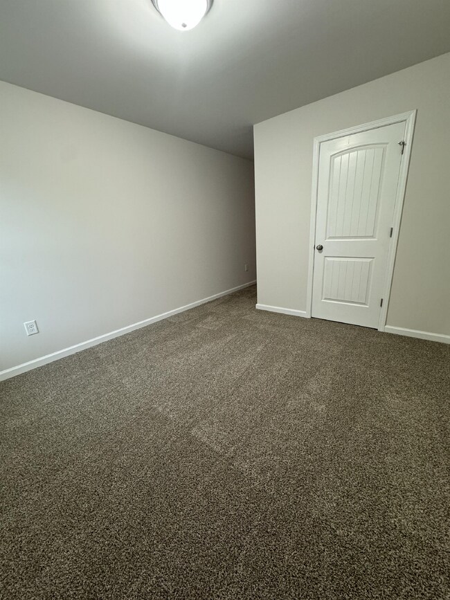 Foto del edificio - LIKE NEW, 3 bed 2 bath Townhome in Lula!