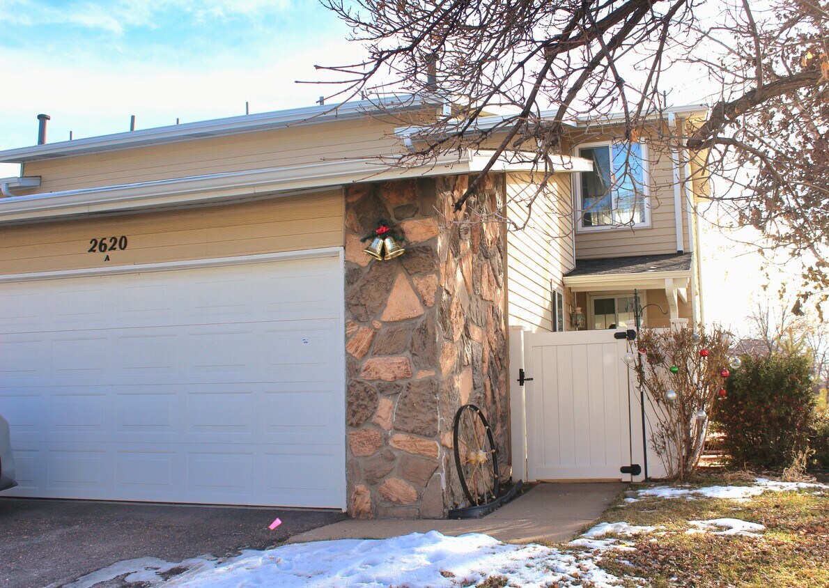 Primary Photo - 2620 S Vaughn Way