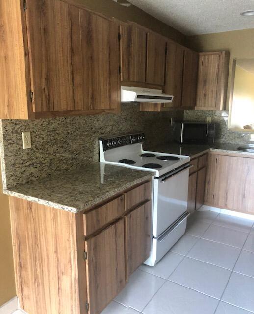 Building Photo - 5675 Queen Palm Ct