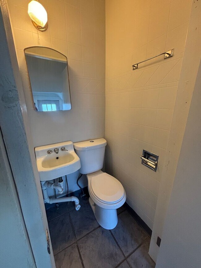 Building Photo - CLEVELAND HEIGHTS 4 BED SINGLE