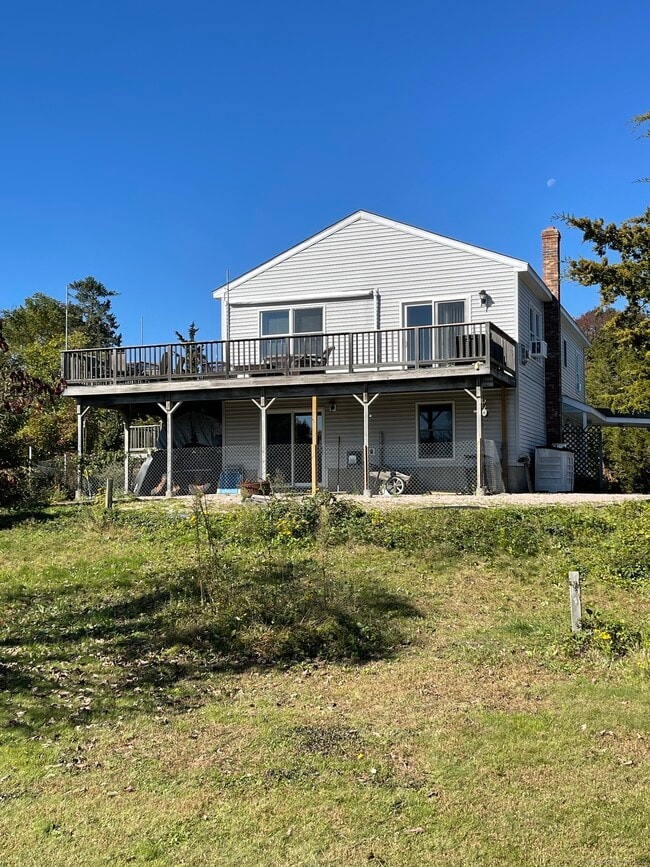 Building Photo - 850 Stonington Rd