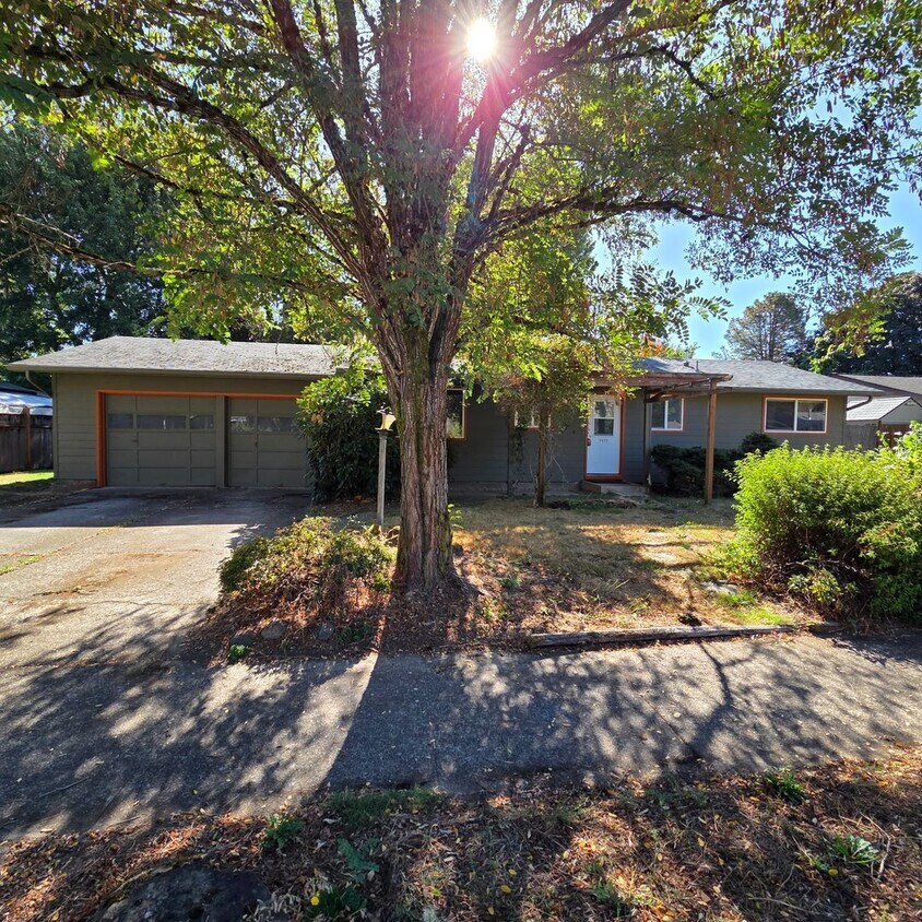 Foto principal - 3 Bedroom House ~ Centrally Located ~ Pet ...