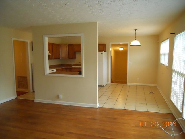Building Photo - 3 br, 2.5 bath House - 3235 Cesery Blvd