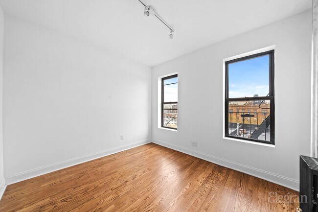 Building Photo - 100 Hart St