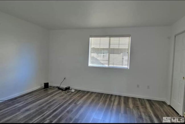 Building Photo - 425 Holcomb Ave
