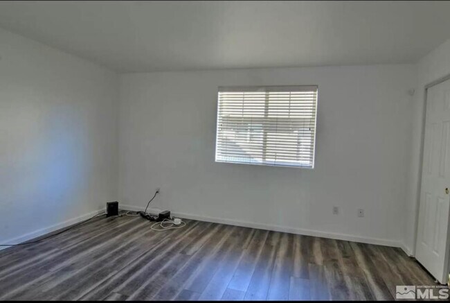 Foto del edificio - 425 Holcomb Ave