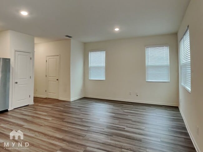 Building Photo - 2635 Coventry St SW