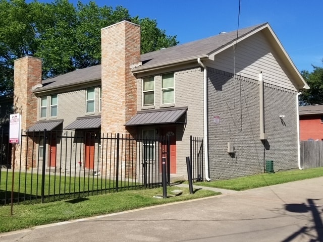 Foto principal - 620 S Rogers Rd