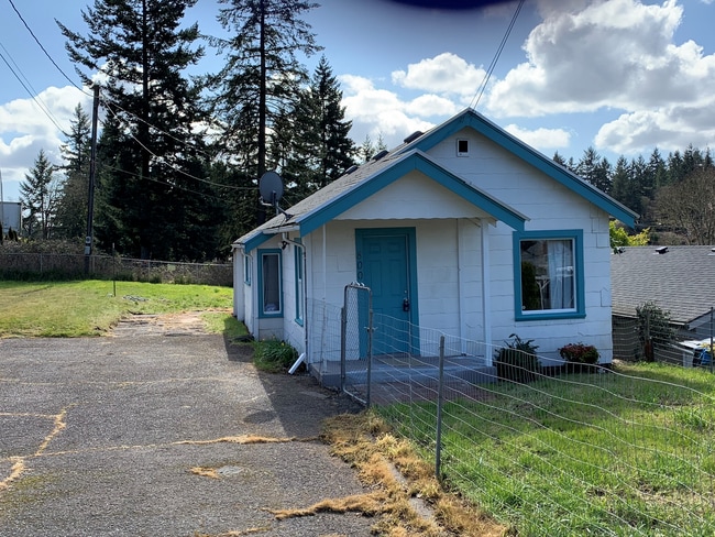 Building Photo - One-bedroom cottage on a large lot