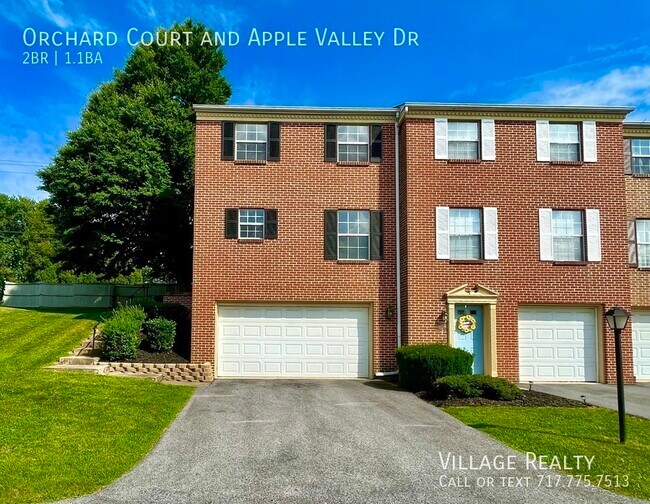 Building Photo - Plenty of parking! Roomy 2-bed townhome wi...