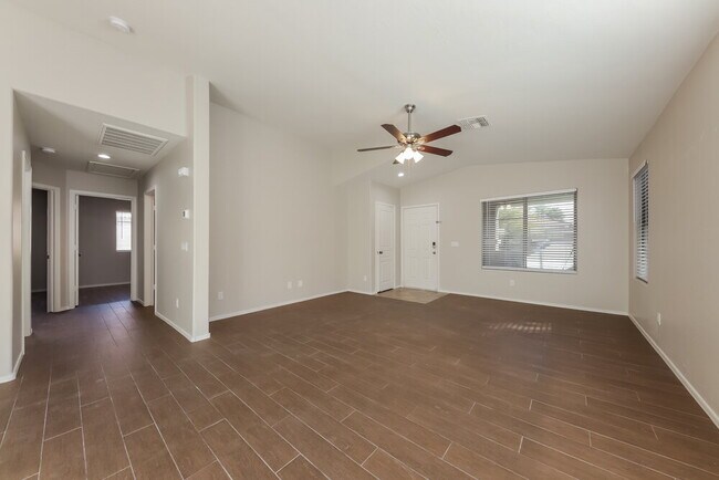 Foto del edificio - 8028 S 48th Ln