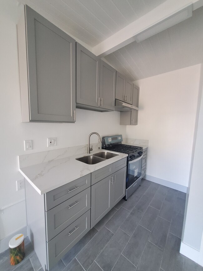 Kitchen - 677 E Port Hueneme Rd