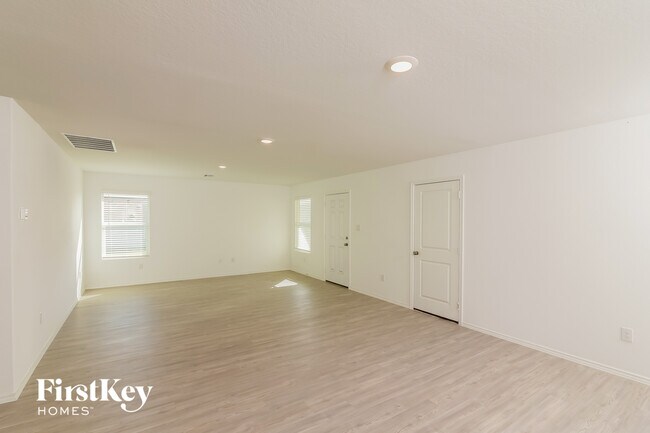 Foto del edificio - 6603 Arid Wy