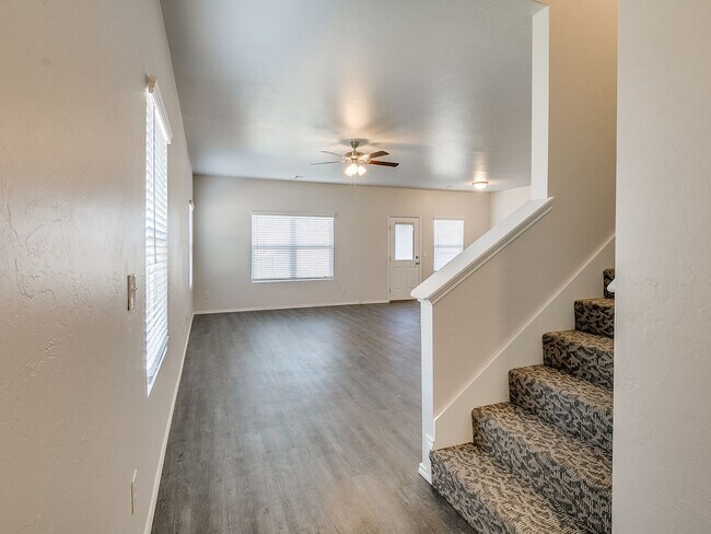 Foto del edificio - Coming Soon! Pre-Lease This Spacious 4-Bedroom, 2.5-Bath Duplex in Redstone Ranch