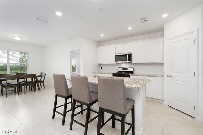Building Photo - 42428 Cascade Dr