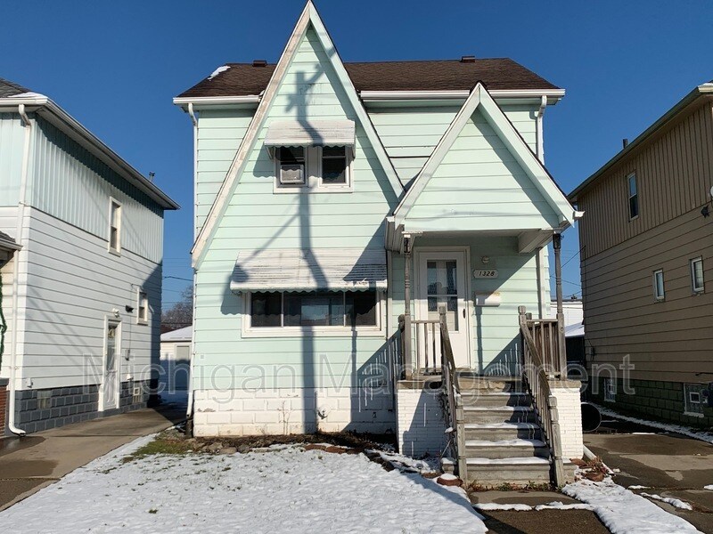 1328 Vinewood St, Wyandotte, MI 48192 Condo for Rent in Wyandotte, MI
