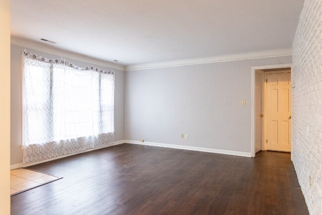Building Photo - 1331 Eastwood Ave