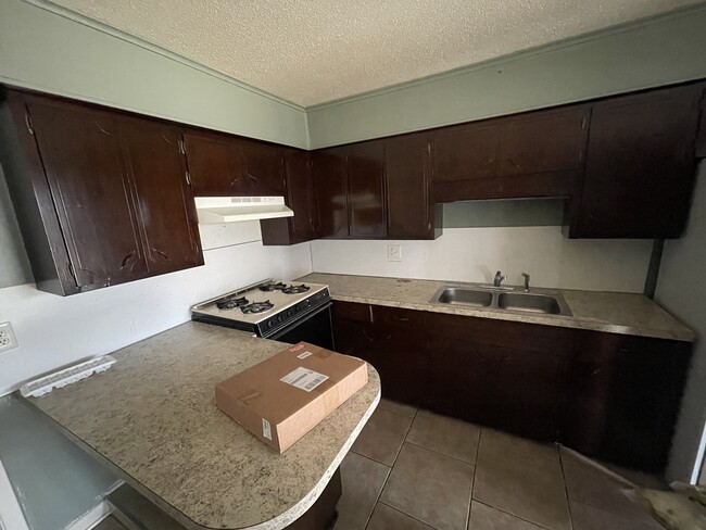 Foto del edificio - 1302 Plummer St