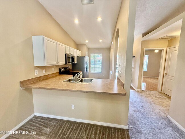 Foto del edificio - 334 Redwood Ln