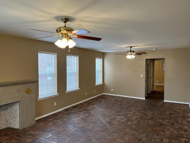 Photo - 814.5 East Drive House