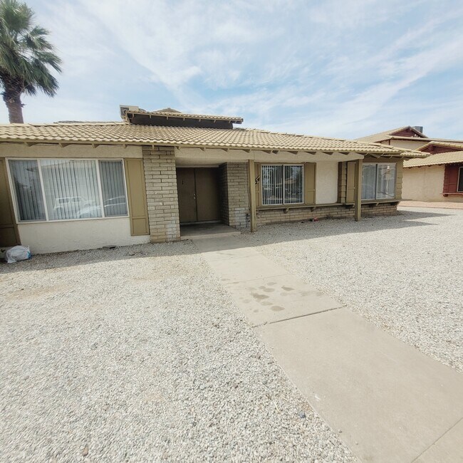 Building Photo - 4424 N 53rd Ln