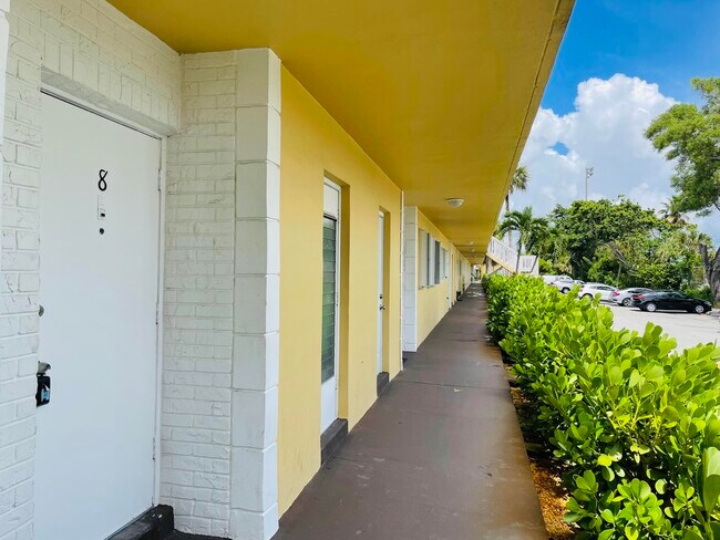 Building Photo - 560 SE 2nd Ave