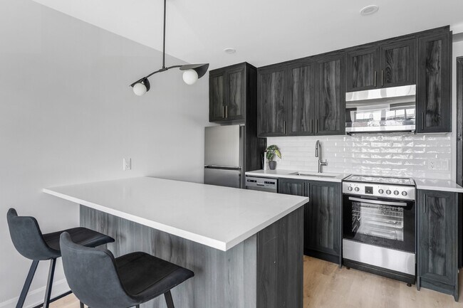 Photo du bâtiment - 658 Somerset St W