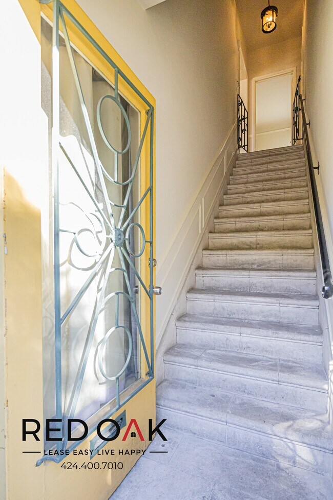 Building Photo - Amazing Bright And Sunny One of a Kind Vin...