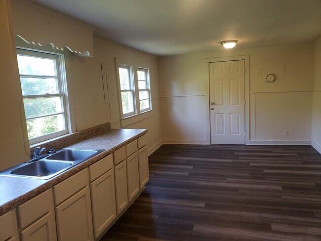 Foto del edificio - 302 Corner Wood St