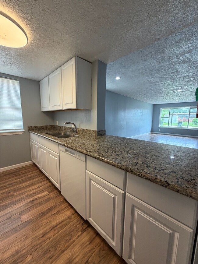 Foto del edificio - Spacious, 2 story townhouse