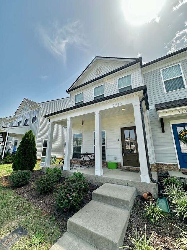 Primary Photo - Modern 2 Story Townhouse