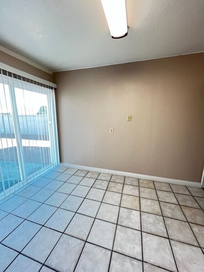 Foto del edificio - Rehabbed Downtown Henderson Home