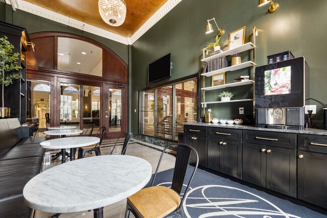 Cafetería - The Marott Apartments