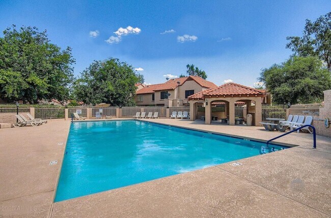 Foto del edificio - 4901 E Kelton Ln