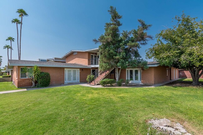 Building Photo - 3718 E Glenrosa Ave
