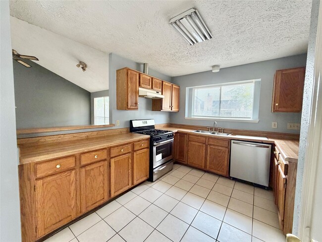 Building Photo - 13419 Klamath Falls Dr